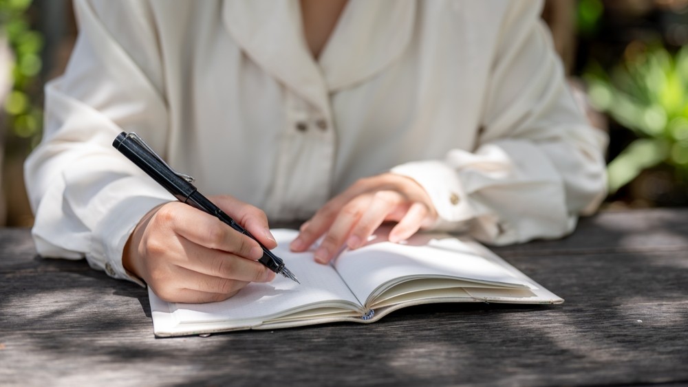 Kako voditi dnevnik snova i bolje ih zapamtiti (10 savjeta)?